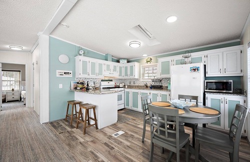 Berlin House | Assateague Pointe 490 - completely remodeled 2 bedroom home pools/gameroom/fishing