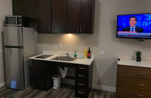 Old Town Hotel | Assessable Studio equipped kitchen, Queen bed + Full sofa-bed. Walk to Old Town