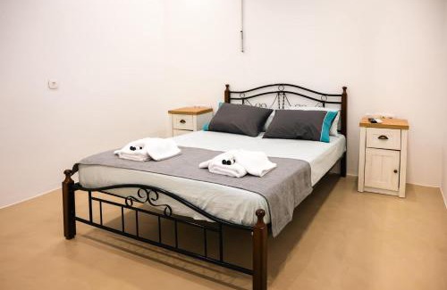 Santorini Apartment | Assyr C - Santorini Cozy Cycladic Retreat