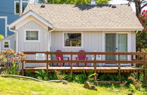 Oceanside House | Aster Cabin