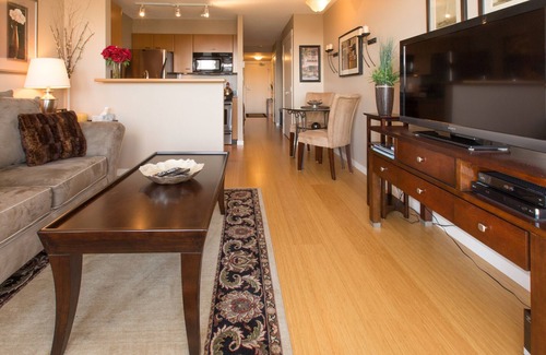 Inner Harbour Condo | Astoria Cozy-Beautiful Cozy Condo in the Heart of Downtown Victoria by Victoria Prime!