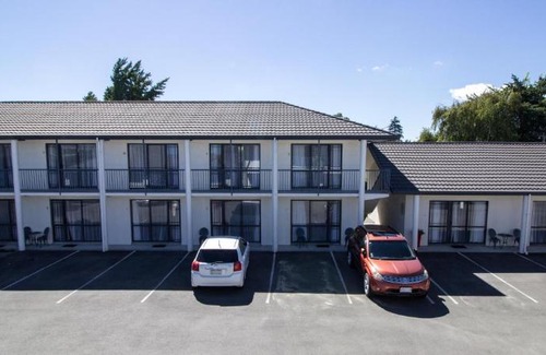 Springlands Hotel | ASURE Phoenix Motor Inn