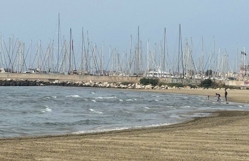 Nettuno House | At 100 mt from the sea and train station, room with all amenities