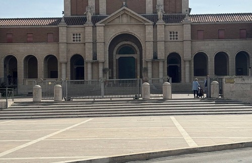 Nettuno House | At 100 mt from the sea and train station, room with all amenities