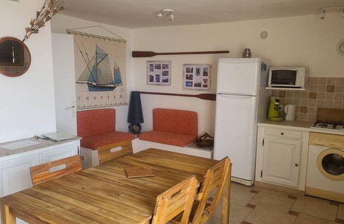 Chine House | At 20 meters from the sea, traditional fisherman's cabanon,