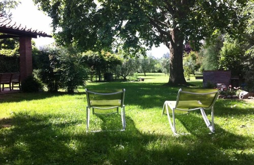 Lucca House | At 5 minutes from the Walls of Lucca and 10 from historic villas, the house is part of an ancient court completely renovated with courtyard, large garden