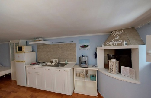 Pulsano Apartment | At 500 mt from the beaches comfortable air-conditioned studio apartment with parking space