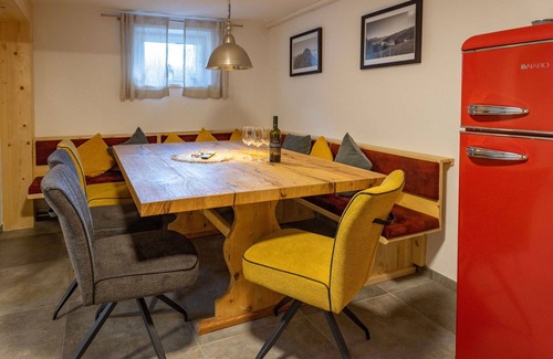 Bruck an der Grossglocknerstrasse Apartment | Beautiful apartment for 4 guests with WIFI, TV, terrace, pets allowed and panoramic view