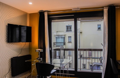 Clermont Ferrand City Centre Apartment | AT HOME Studio meublé, Place Jaude