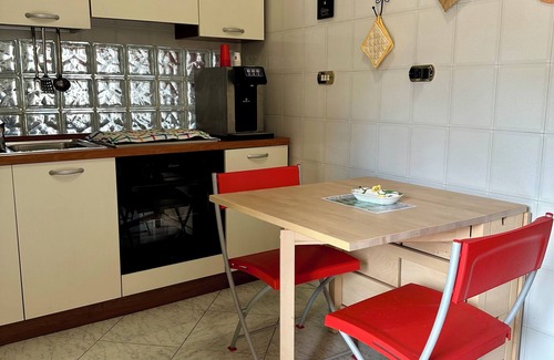 Baronissi House | At Luke's house