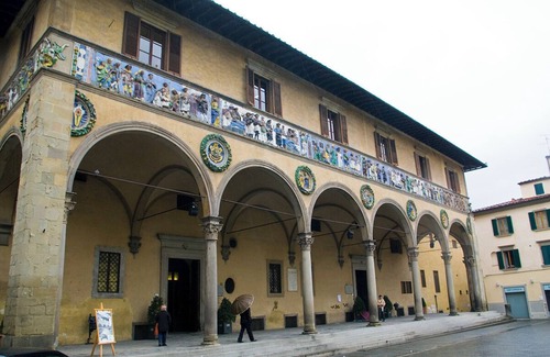 Pistoia Apartment | At Riki's cozy 100sqm Apartment overlooking the Tuscan hills.