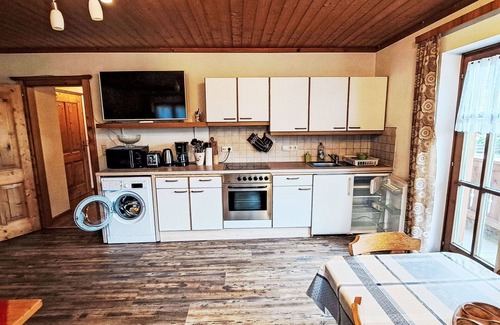 Saalfelden am Steinernen Meer Apartment | Lovely apartment for 6 guests with WIFI, TV, balcony and pets allowed