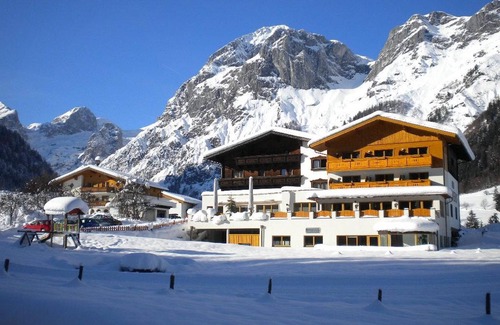 Sankt Martin am Tennengebirge Apartment | Single room Riffl with shower /WC, balcony - Alpengasthof Lämmerhof