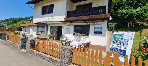 Sankt Michael in Obersteiermark Apartment | aNNa s Cozy Home with Private Forest, Canopy Terrace & Parking, near Red Bull Ring