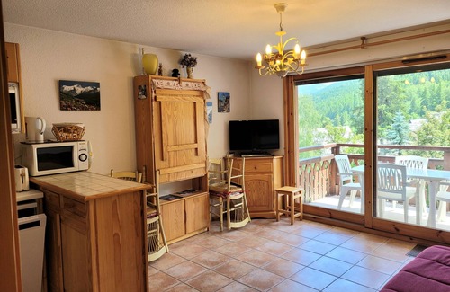 Saint-Chaffrey Apartment | AT THE FEET OF THE SKI SLOPES- FLAT 4 PEOPLE