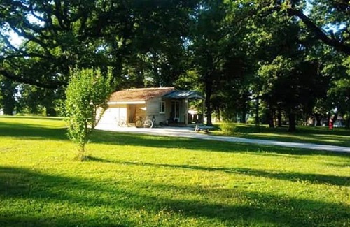 Belleserre RV Rental | At the foot of the Montagne Noire, surrounded by nature, countryside and calm, the Domaine