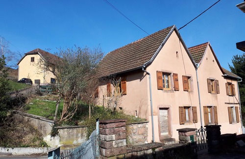 Buhl Apartment | At the foot of the Vosges massif, a cottage in a traditional village house