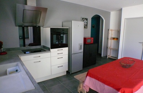 Monteux Cottage | At the foot of Ventoux, new air-conditioned gîte with private pool