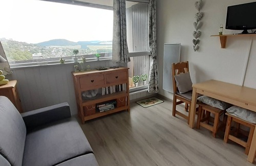Besse-et-Saint-Anastaise Apartment | At the foot of the slopes, in the center of Superbesse, charming Studio!