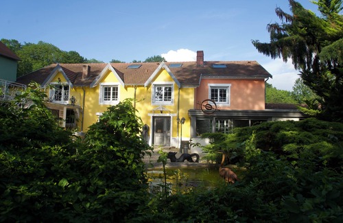 Orly-sur-Morin House | At the heart of the estate