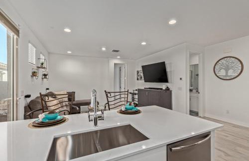Maryvale Apartment | AT YOUR SERVICE - Modern Amenities, Urban Location, Sophisticated Style