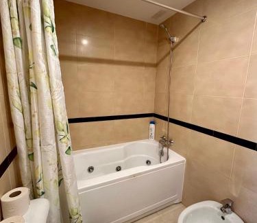 Cabanes Apartment | Atardecer en Torre la Sal a 50 metros de la playa, con Wifi Gratuito, Parking y Piscina