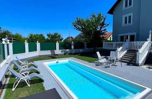 Wittau Apartment | Atemberaubendes Apartment mit Pool