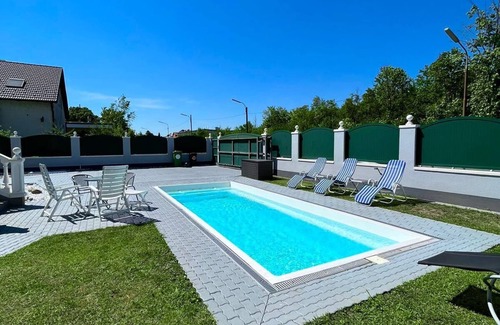Wittau Apartment | Atemberaubendes Apartment mit Pool