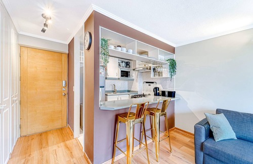Las Condes Apartment | Atenas Park 1D con Estacionamiento y Wifi