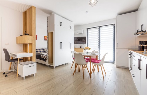 Timisoara Apartment | ATENEO - Studio DeLuxe MODERN Apartment, BIG Balcony, Plus FREE Parking