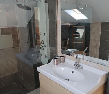 Paiania Apartment | ATH Airport, Loft in Painia