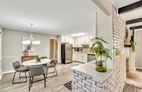 Windwood House | ATH - Dunwoody 5BR -Pet Friendly -Fenced (lakebro)