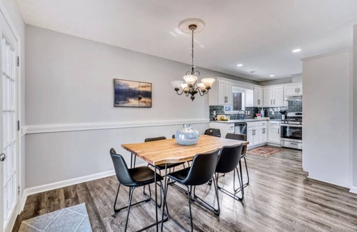 Hampton House | ATH - Hampton - 3BR - Pet Friendly - Fenced (dove)