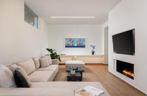 Voula Apartment | Athena's Lemon Grove Glyfada