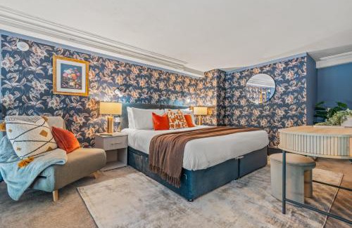 Leeds City Center Apartment | Athenaeum by Alt-Stay - 1 Bed Mezzanine Apartment Contractor and Relocation Accommodation with Fast Wi Fi, Netflix, Kitchen, Dishwasher, Laundry and Self Check In - Long Stay Ready with Weekly and Monthly Rates