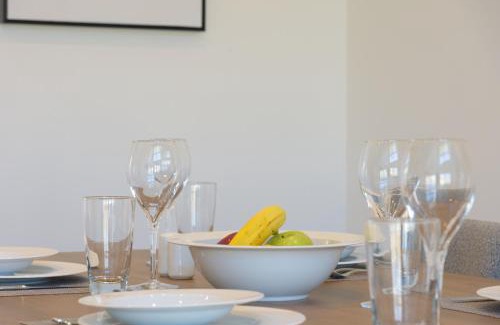 Elliniko Apartment | Athenean Private Pool Haven