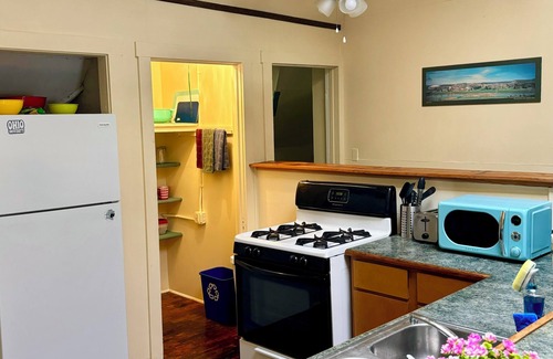 Athens Apartment | Athenian Apartment-Uptown:1 block to Court Street & 2 blocks to College Green.