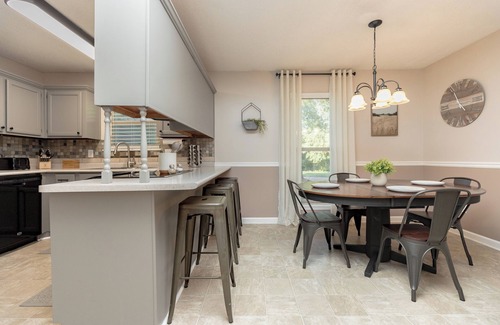 Centerville House | AtHome+1 Stay I Woodsy 3BR I Monthly Discounts