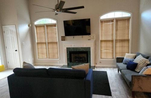 Jonesboro House | Atlanta Cozy Home Away From Home!