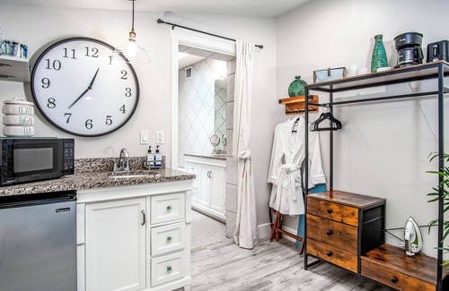 Midtown Apartment | Atlantis House's Banyan Suite-voted top 25 in USA