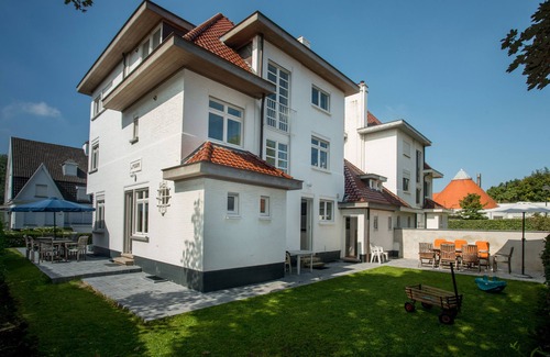 Duinbergen Villa | Atmospheric Villa 300 meters from the sea