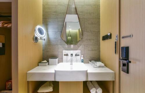 Middle Chaoyang Hotel | Atour Hotel Beijing Wangjing 798 Art District