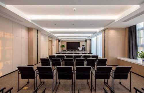 Dongxihu Qu Hotel | Atour Hotel Wuhan Jinyin Lake