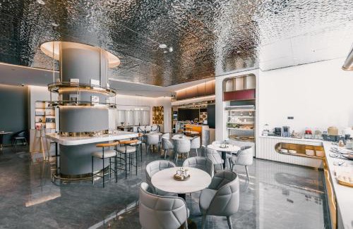Zhongyuan District Hotel | Atour Light Zhengzhou West Longhai Road Subway Station