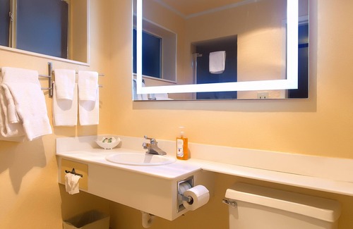 High Point Hotel | Atrium Inn