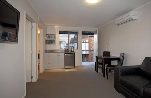 Hamilton North Hotel | Atrium on Ulster