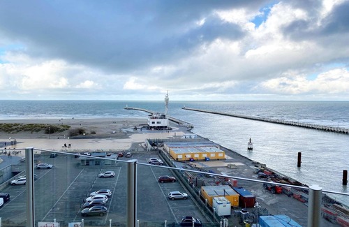 Nieuwpoort Apartment | Attic Apartment Nieuwpoort by the Sea Wall