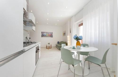 Quartiere XXXIV Lido di Ostia Levante Apartment | Attico Soleggiato con Terrazza a Ostia