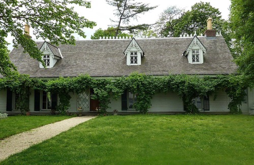 Columbus House | Attract travellers with an engaging headline