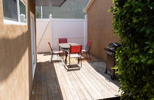 NoHo Arts District House | ATTRACTIVE 1-BEDROOM HOME IN GREAT NOHO ARTS DISTRICT LOCATION (p16)